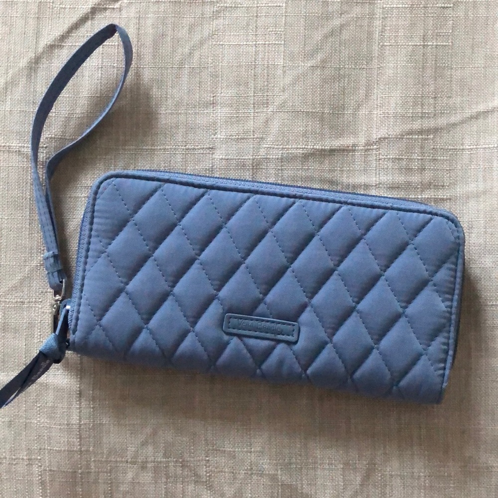 Vera Bradley Zip around wallet